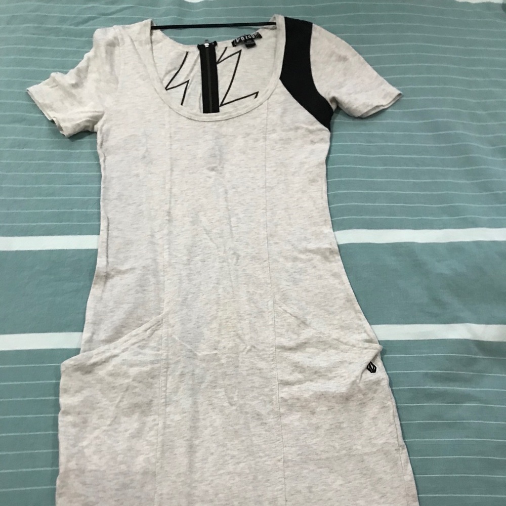 RARE* Volcom Dress - T-Shirt style